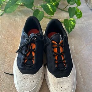 Sorels women’s size 8